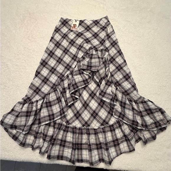 Sincerly Jules Dresses & Skirts - Sincerely Jules Black and White Plaid Ruffle High-Low Skirt